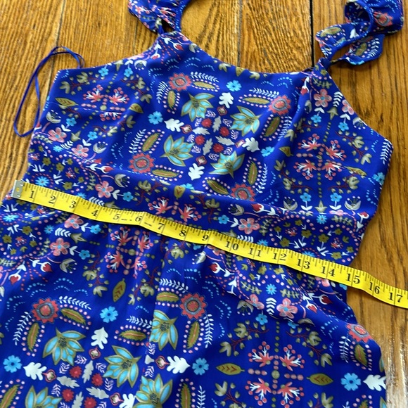 Everly floral short romper, size small, great condition. Lined. - Picture 10 of 14